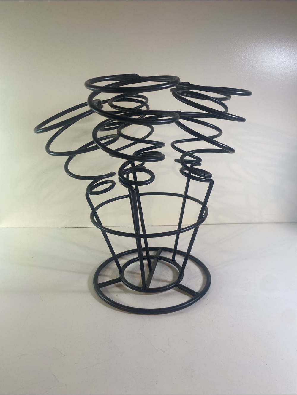 Oenophilia Black Metal 6 Bottle Bouquet Tabletop Wine Rack 13” Height